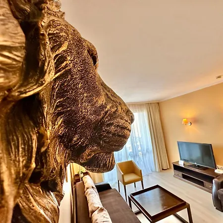 Apartment Menada In Royal