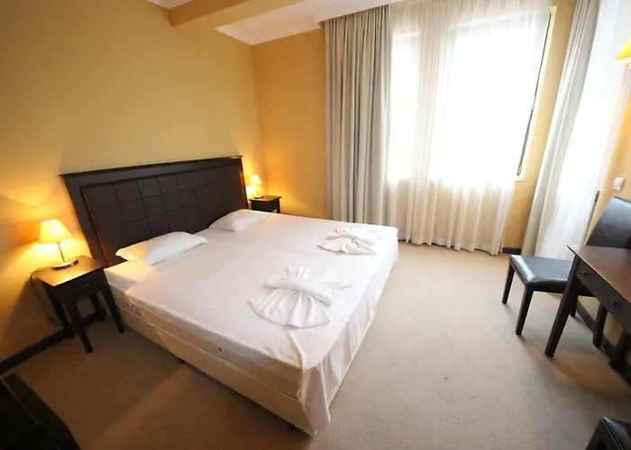 Menada In Royal Apartment *