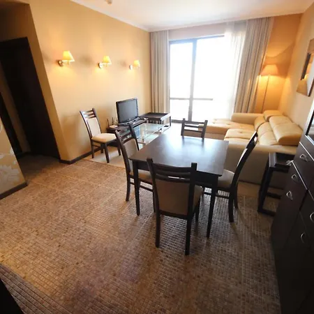 Menada In Royal Apartman *