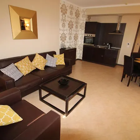 Menada In Royal Apartman *