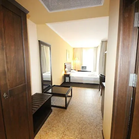 Menada In Royal Daire *