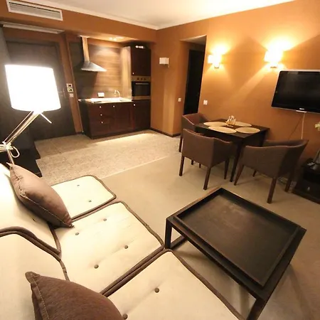 Menada In Royal Apartman