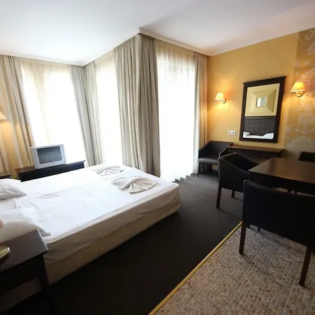 Menada In Royal Apartman Napospart