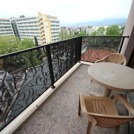 Menada In Royal Napospart