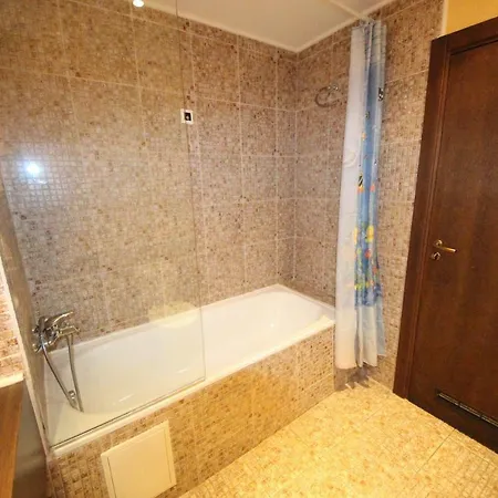 Menada In Royal Apartman Napospart